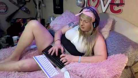 Snapshot of blakelytgirl chatting on March 1, 4:33 pm Blakely Morningstar online show from March 1, 4:33 pm