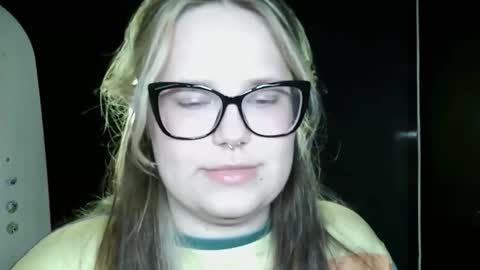 Snapshot of blesskitty_ chatting on September 20, 1:14 pm blesskitty_ online show from September 20, 1:14 pm