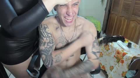 Snapshot of blondandtattooface chatting on January 29, 11:41 am blondandtattooface online show from January 29, 11:41 am