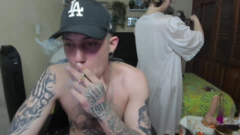 Snapshot of blondandtattooface chatting on February 4, 11:38 am blondandtattooface online show from February 4, 11:38 am