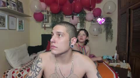 Snapshot of blondandtattooface chatting on February 18, 6:59 am blondandtattooface online show from February 18, 6:59 am