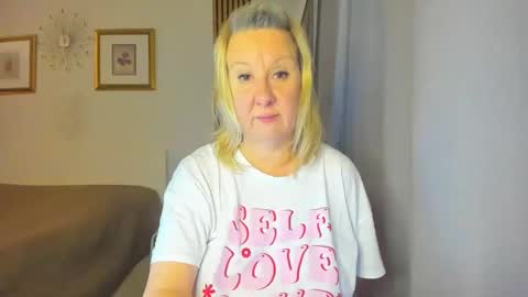 Snapshot of blonde_angel20 chatting on January 28, 5:14 pm Nicole online show from January 28, 5:14 pm