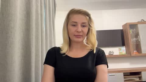 blondie_xoxoxo online show from September 18, 9:24 am