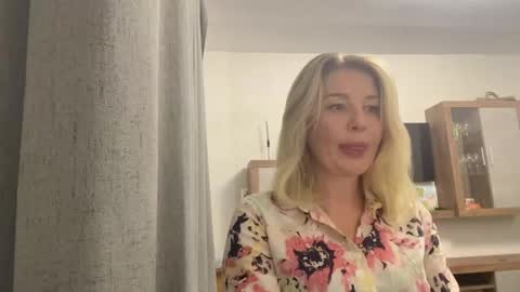 blondie_xoxoxo online show from September 16, 8:50 am