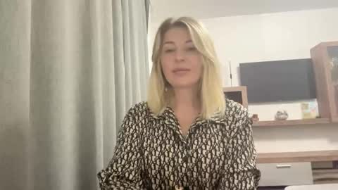 blondie_xoxoxo online show from September 10, 6:25 am