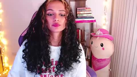 Snapshot of bluee_v chatting on September 19, 3:54 am Im Abril .. Nice to meet you thumb up me please its important INDEPENDENT MODEL online show from September 19, 3:54 am