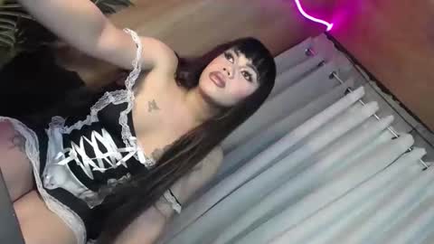 Snapshot of bombshell_ace69 chatting on December 10, 7:54 pm Raven online show from December 10, 7:54 pm