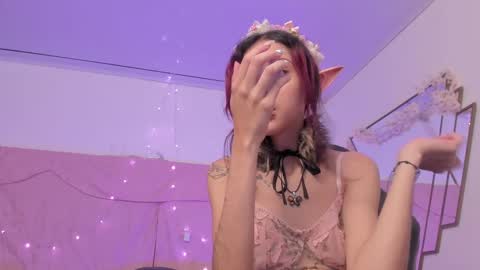 Snapshot of bonniecute_ chatting on February 21, 11:44 am online show from February 21, 11:44 am