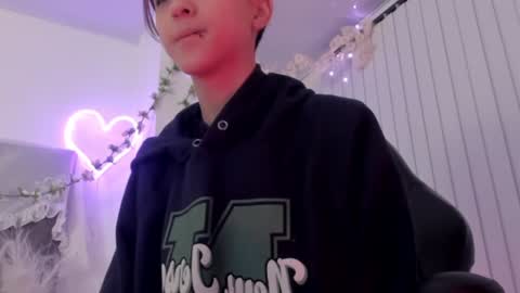 Snapshot of bonniecute_ chatting on January 25, 11:44 am online show from January 25, 11:44 am