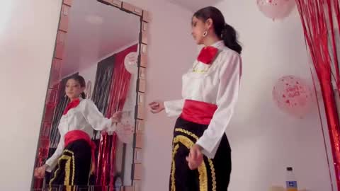 Snapshot of bonniecute_ chatting on February 14, 2:54 pm online show from February 14, 2:54 pm