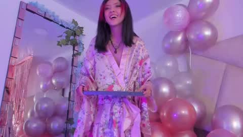 Snapshot of bonniecute_ chatting on March 9, 2:43 pm online show from March 9, 2:43 pm