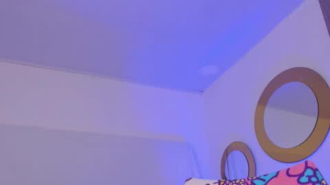 Snapshot of bonniecute_ chatting on February 24, 11:32 am online show from February 24, 11:32 am
