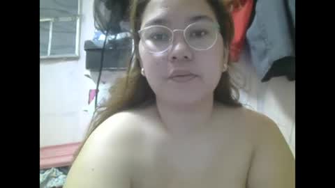 Snapshot of boobsiemarie chatting on February 12, 5:47 am MommyMarie-Singlemom of 2. online show from February 12, 5:47 am