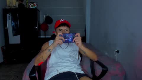 Snapshot of boylatin_777 chatting on January 22, 7:46 am miguel online show from January 22, 7:46 am