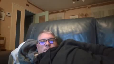 Snapshot of bozo81 chatting on September 20, 5:27 pm bozo81 online show from September 20, 5:27 pm
