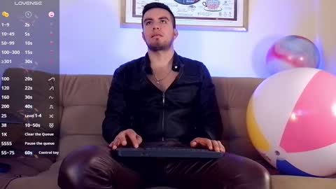 Snapshot of bradleycolton chatting on February 7, 4:24 pm Bradley Colton Independ Model online show from February 7, 4:24 pm