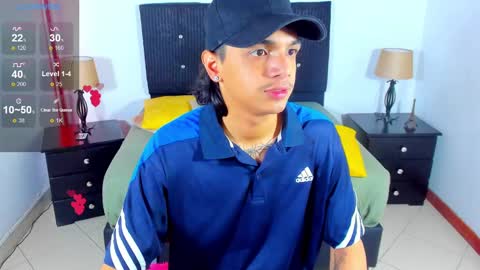 Snapshot of brand_hades chatting on December 3, 7:39 pm B R A N D online show from December 3, 7:39 pm