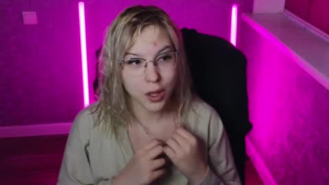 Belle  online show from January 11, 2:30 am