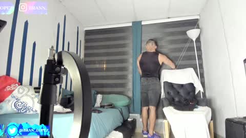 Snapshot of branfonhot chatting on February 7, 9:37 am Instagram twitter BRAN LOPEZ online show from February 7, 9:37 am