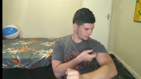 Snapshot of brendansexyboy098754 chatting on January 27, 3:47 am ask me lol online show from January 27, 3:47 am