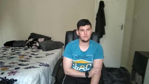 Snapshot of brendansexyboy098754 chatting on September 10, 8:48 am ask me lol online show from September 10, 8:48 am