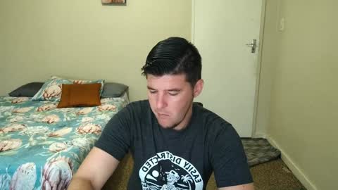 Snapshot of brendansexyboy098754 chatting on January 6, 3:53 am ask me lol online show from January 6, 3:53 am