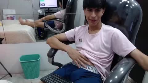 Snapshot of brent18_ chatting on February 14, 2:07 am Esteban online show from February 14, 2:07 am