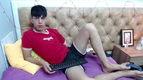 Snapshot of brent18_ chatting on February 18, 3:42 am Esteban online show from February 18, 3:42 am