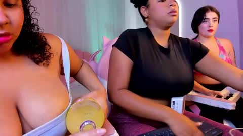 Snapshot of brianna_bigboobs chatting on March 1, 11:06 am online show from March 1, 11:06 am