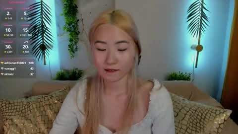 Snapshot of bridgetbottrel chatting on September 17, 8:29 am Bridget online show from September 17, 8:29 am