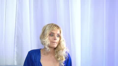 Snapshot of britneyhudson chatting on January 12, 6:17 am britneyhudson online show from January 12, 6:17 am