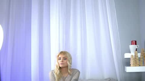 Snapshot of britneyhudson chatting on January 15, 4:25 am britneyhudson online show from January 15, 4:25 am