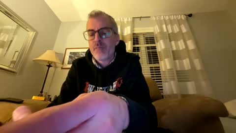 Snapshot of bruce_918 chatting on February 12, 12:27 am Bruce online show from February 12, 12:27 am