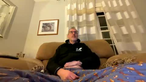 Snapshot of bruce_918 chatting on February 3, 3:31 am Bruce online show from February 3, 3:31 am