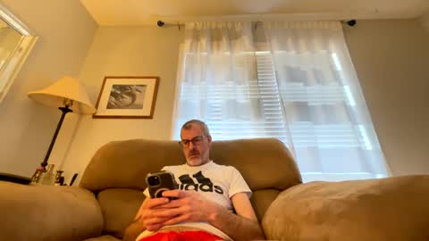 Snapshot of bruce_918 chatting on February 7, 5:18 pm Bruce online show from February 7, 5:18 pm