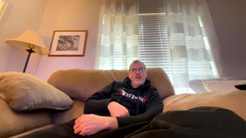 Snapshot of bruce_918 chatting on February 11, 3:18 pm Bruce online show from February 11, 3:18 pm