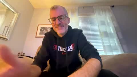 Snapshot of bruce_918 chatting on February 1, 3:18 pm Bruce online show from February 1, 3:18 pm