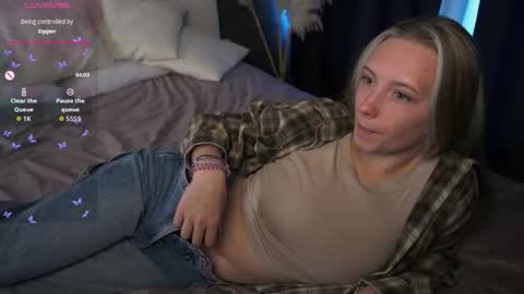 Snapshot of bubblebbb chatting on September 12, 4:25 am Sabrina online show from September 12, 4:25 am
