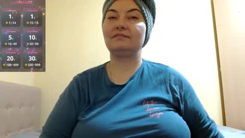 Snapshot of bustyemma chatting on February 16, 6:32 pm Emma online show from February 16, 6:32 pm