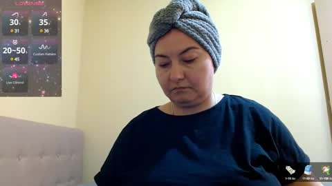 Snapshot of bustyemma chatting on February 11, 10:58 am Emma online show from February 11, 10:58 am