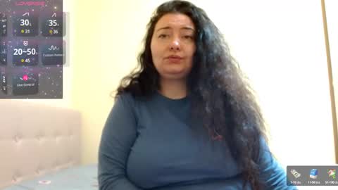 Snapshot of bustyemma chatting on February 17, 9:13 am Emma online show from February 17, 9:13 am