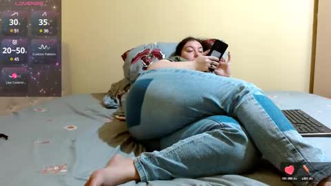 Snapshot of bustyemma chatting on February 17, 5:12 pm Emma online show from February 17, 5:12 pm