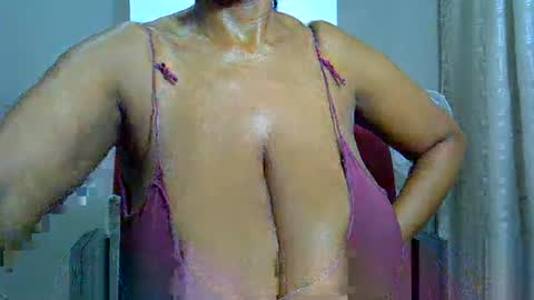 bustytessa37 online show from February 18, 2:27 am