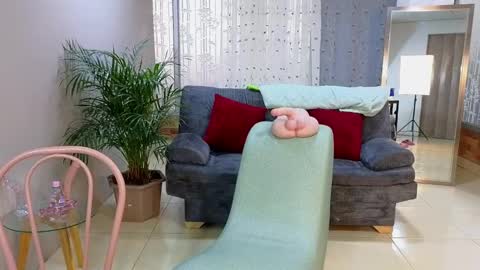 Snapshot of camil_milfdream chatting on February 7, 1:43 pm Camil online show from February 7, 1:43 pm