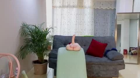 Snapshot of camil_milfdream chatting on February 21, 1:33 pm Camil online show from February 21, 1:33 pm
