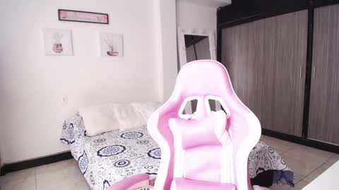 X IGcamiryan01 online show from December 6, 8:01 pm