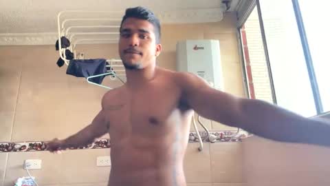 camilo_contre21 online show from January 18, 8:30 pm