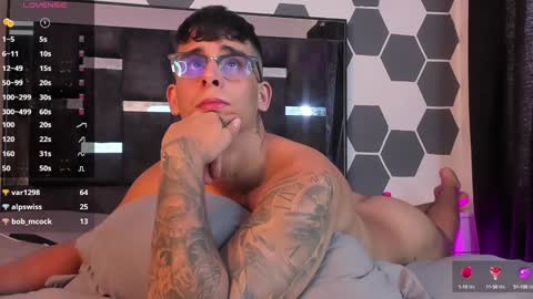   INDEPENDENT MODEL online show from February 1, 2:45 pm