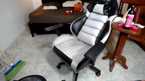Snapshot of candy_hairy chatting on January 31, 10:20 am candy online show from January 31, 10:20 am