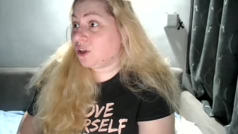 Laura online show from February 17, 3:33 pm